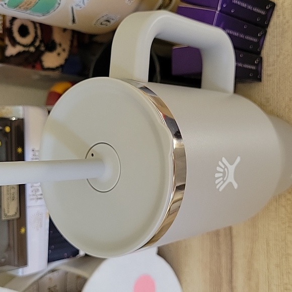 Hydroflask 32oz Tumbler - Picture 5 of 6